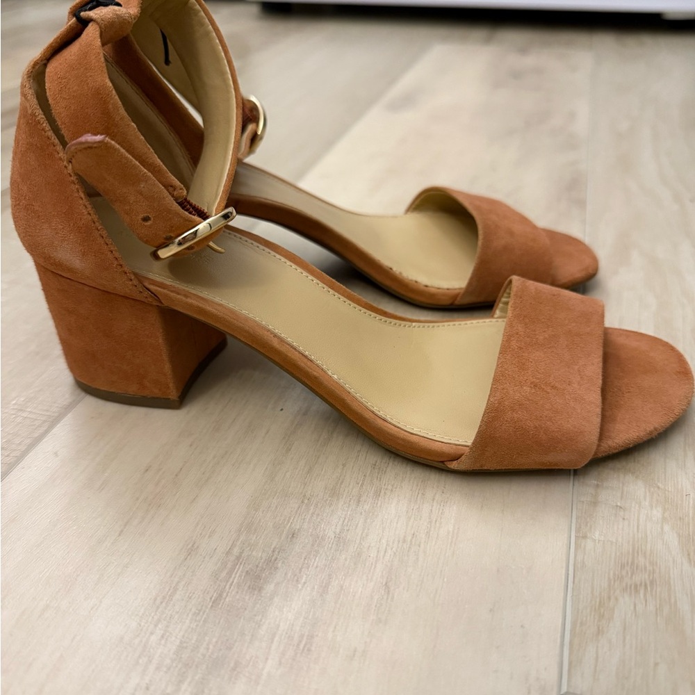 Micheal Kors Lena Chic Tan Block Heel Sandals - Picture 3 of 8